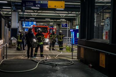 Stuttgart Mitte: Containerbrand am Hauptbahnof